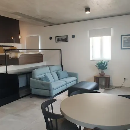 Διαμέρισμα No 60, 3rd Floor, Centrally Located, Fully Equipped Φλοριάνα